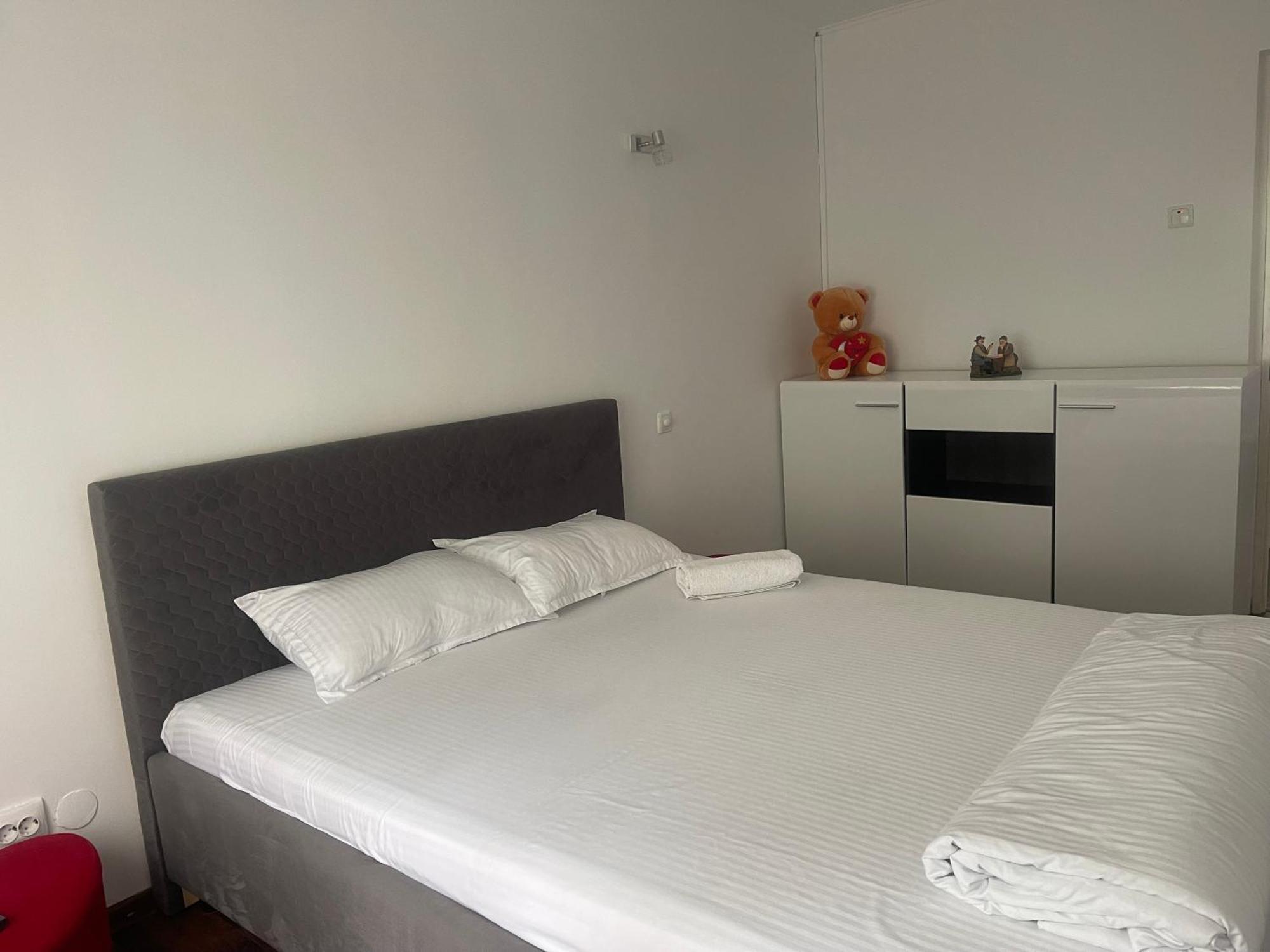 Carlitos Apt Râmnicu Vâlcea Eksteriør billede